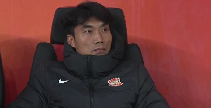 爱游戏-郑智：恭喜海港获胜，这两场比赛失利我感觉愧对远征球迷